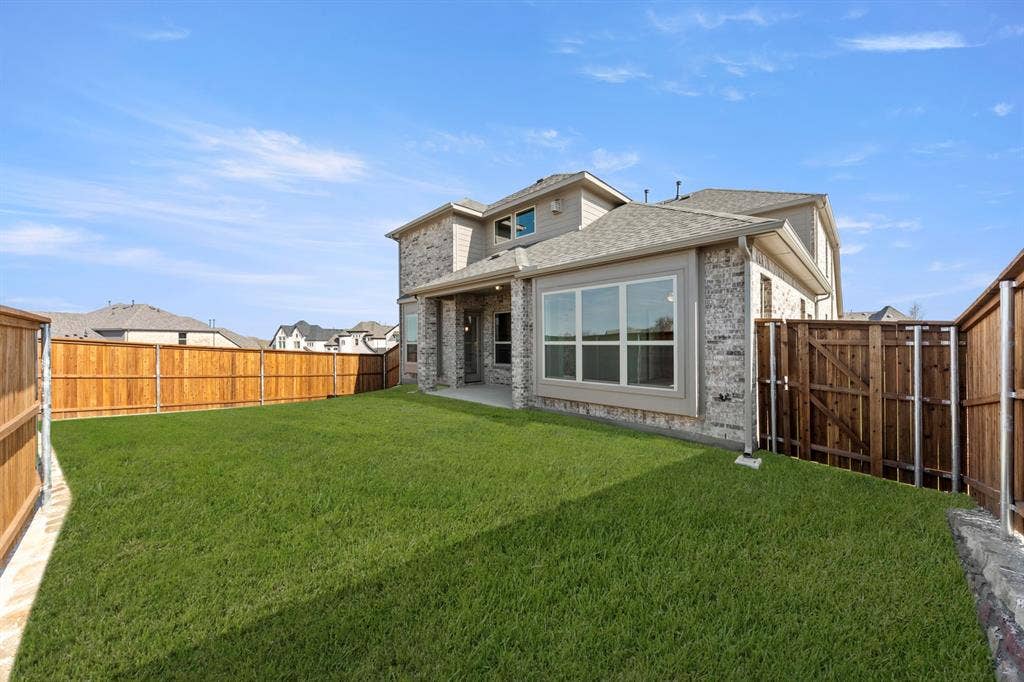 2704 Emerald Shallows Drive, McKinney, TX 75072 27. 2704 Emerald Shallows - Back (2)