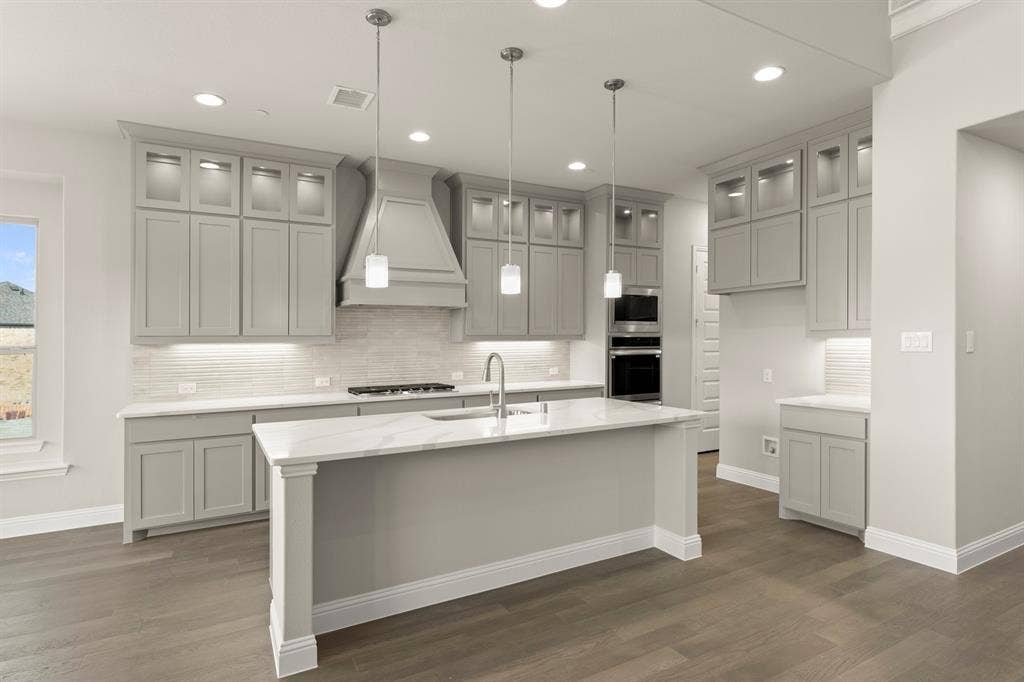 2704 Emerald Shallows Drive, McKinney, TX 75072 11. 2704 Emerald Shallows - Kitchen (2)