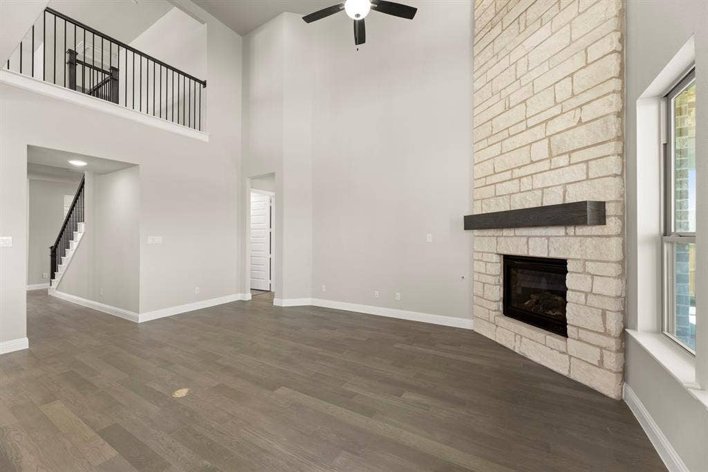 2704 Emerald Shallows Drive, McKinney, TX 75072 09. 2704 Emerald Shallows - Family (2)