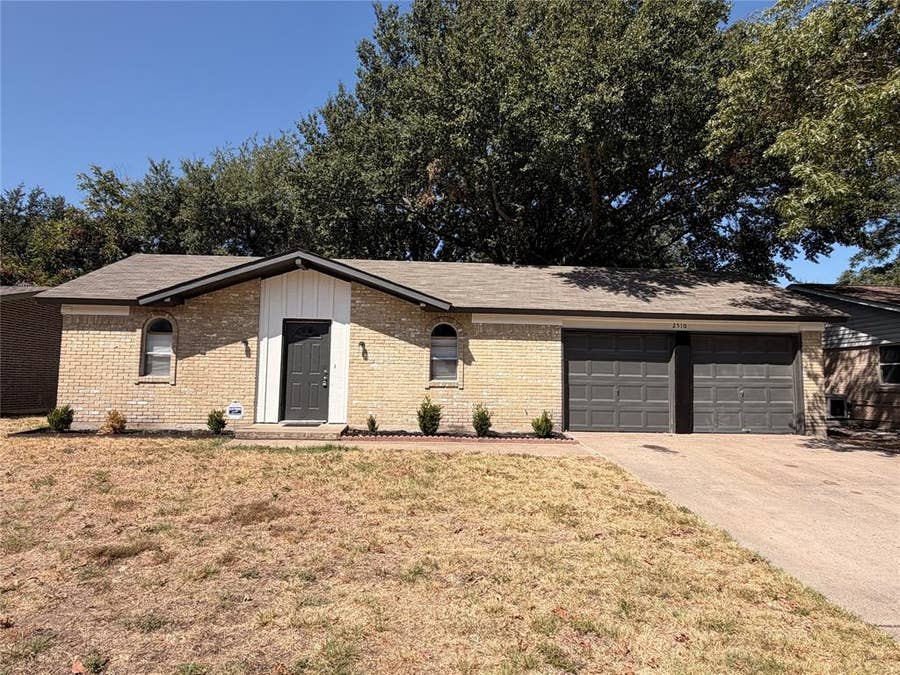 Property photo for 2510 S Fielder Road, Arlington, TX