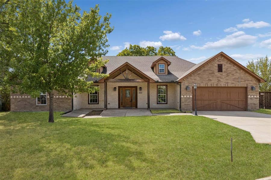 Property photo for 1925 Wildwood Drive, Grand Prairie, TX