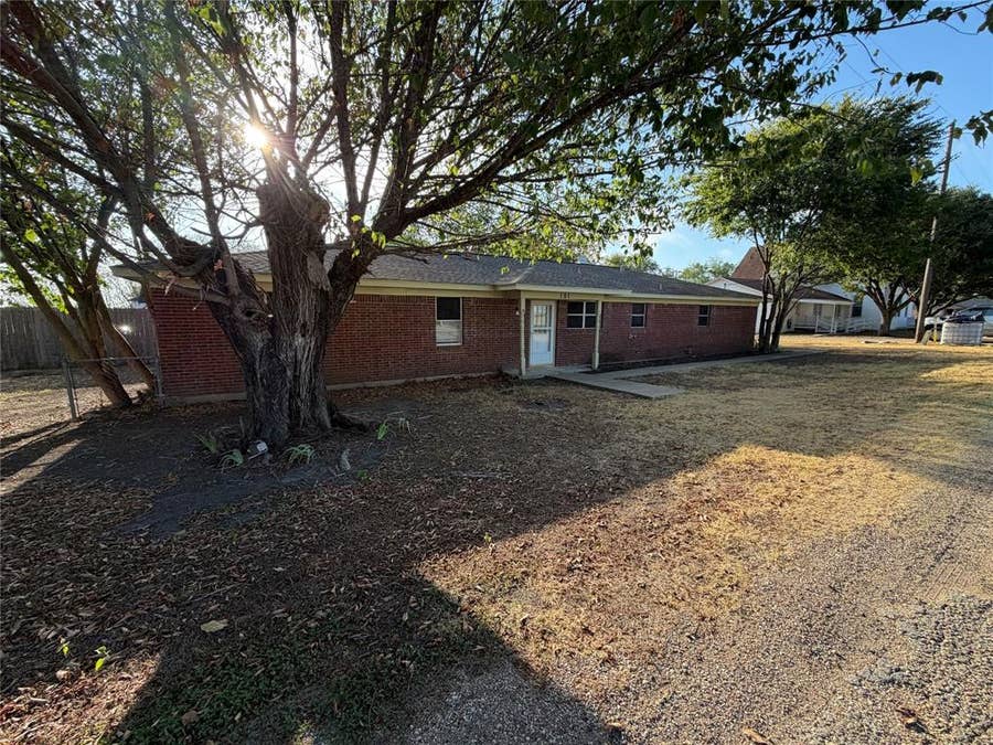 Property photo for 101 5th Street, Forreston, TX