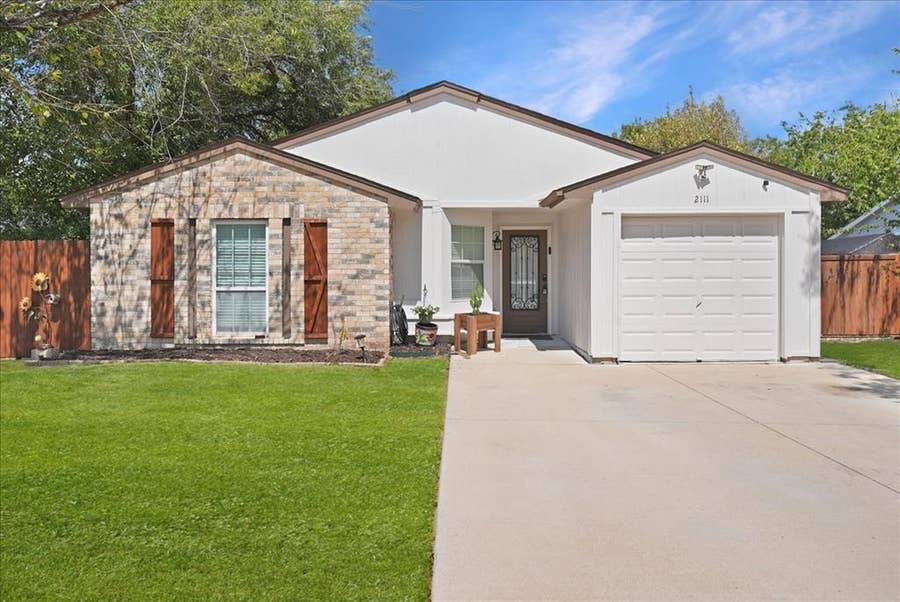 Property photo for 2111 Sharpshire Lane, Arlington, TX