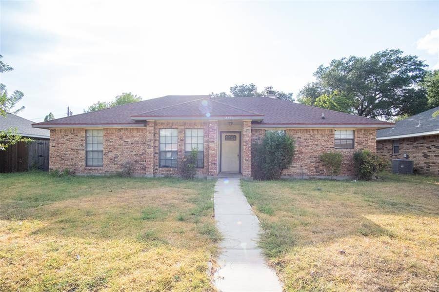 Property photo for 2801 College Park Drive, Rowlett, TX