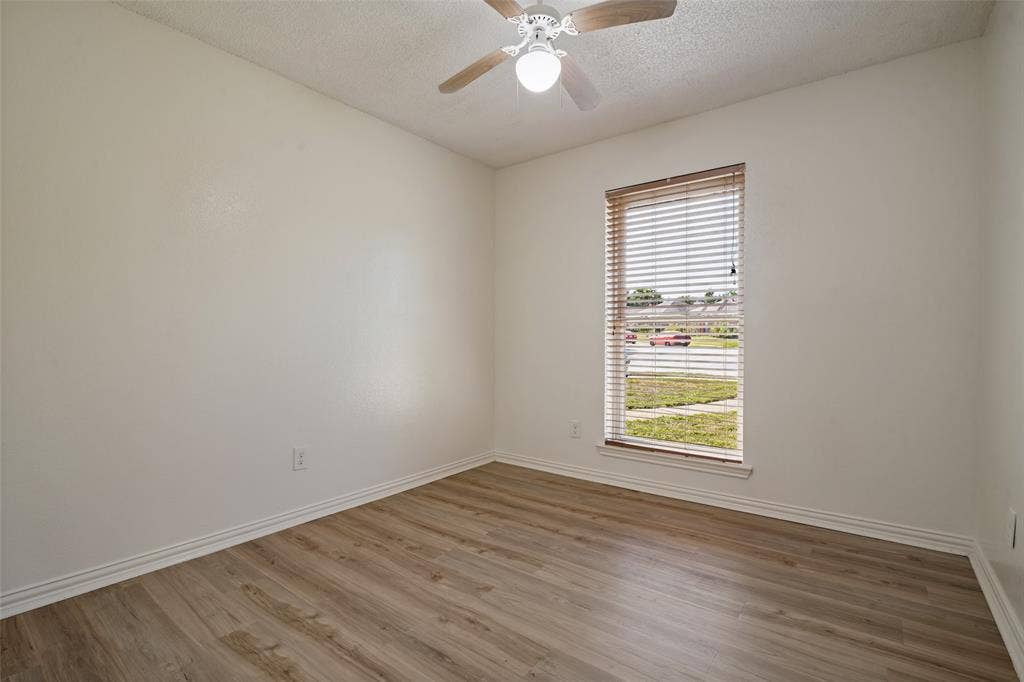 6527 Leasa Court, Sachse, TX 75048 Bedroom 3