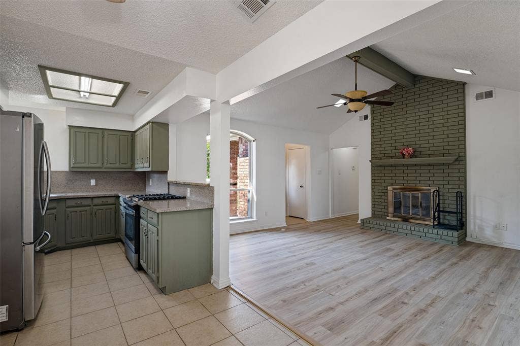 6527 Leasa Court, Sachse, TX 75048 Kitchen featuring green cabinetry, stainless steel appliances