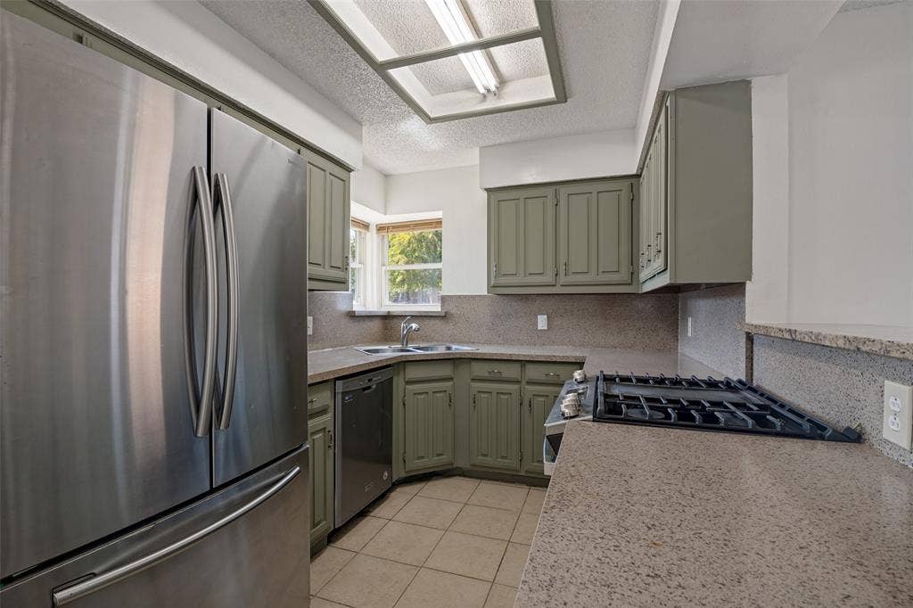 6527 Leasa Court, Sachse, TX 75048 Kitchen featuring stainless steel refrigerator, built-in dishwasher, gas cooktop, and corner sink