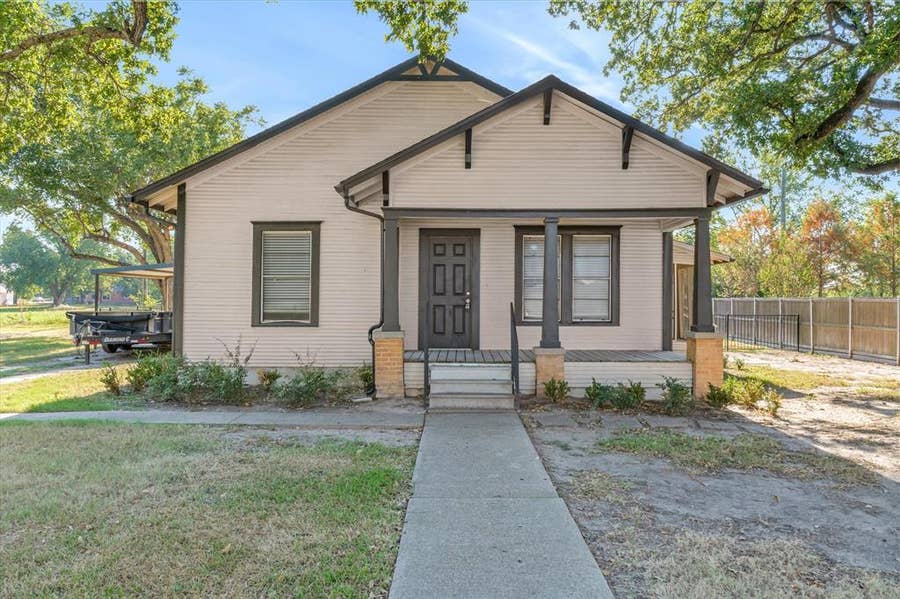 Property photo for 307 S Crockett Street, Edgewood, TX