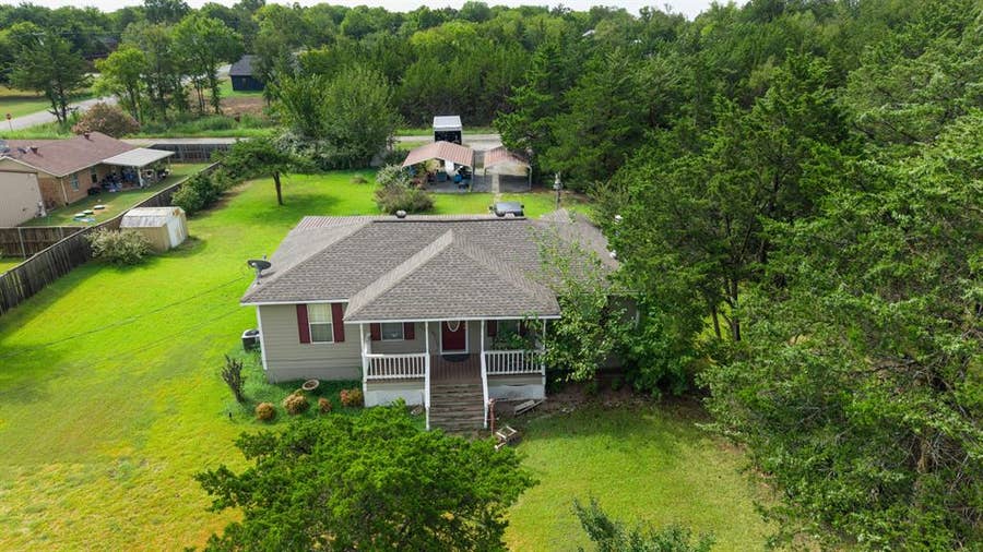 Property photo for 164 Cypress Drive, Pottsboro, TX