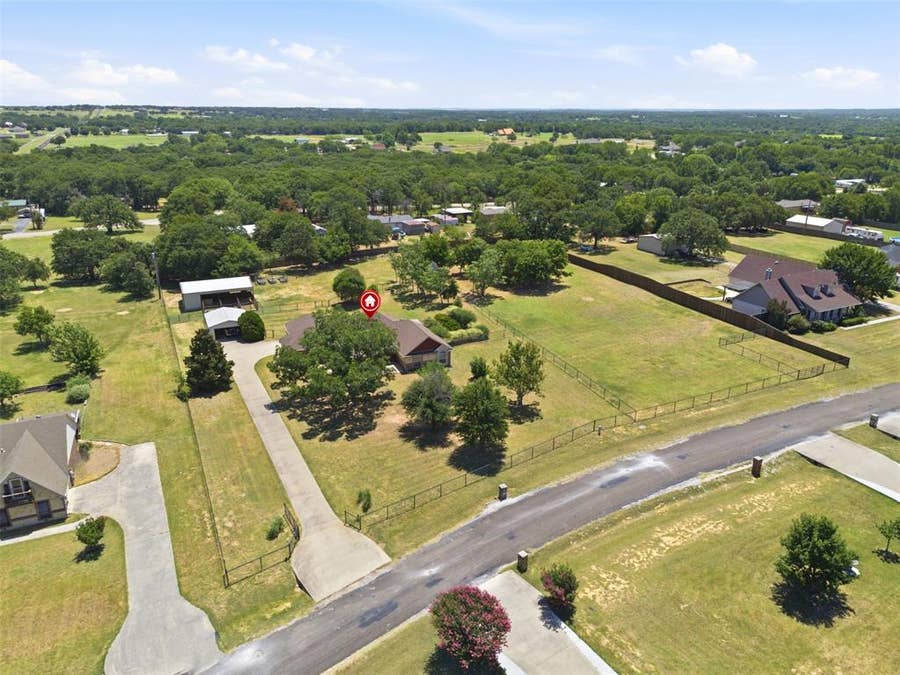 Property photo for 109 Crestwood Lane, Springtown, TX