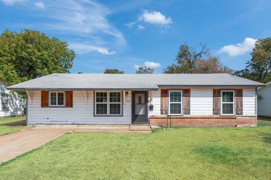 Property photo for 1213 De Ridder Avenue, Fort Worth, TX