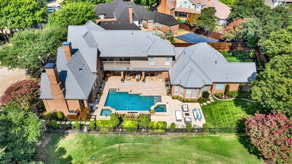 5325 BLAKE Drive, Plano, TX 75093 This high aerial shot provides a sweeping view of the estate, highlighting the custom pool, the spacious tiered patio, and the proximity to the pristine golf course green. You’ll spend hours relaxing on the deck or swimming in the pool while enjoying total tranquility and security from the course neighbors.