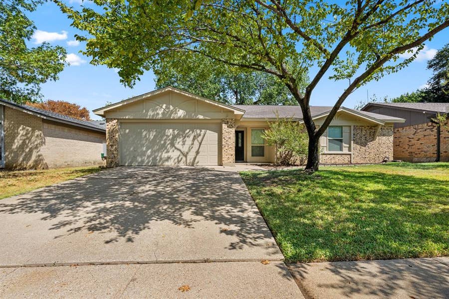 Property photo for 2507 Mardell Drive, Arlington, TX