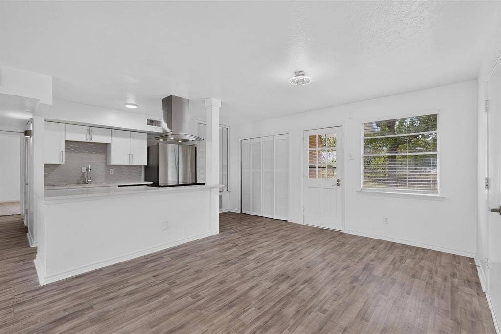 2942 Candlewick Lane, Farmers Branch, TX 75234 Dining Area & Kitchen
