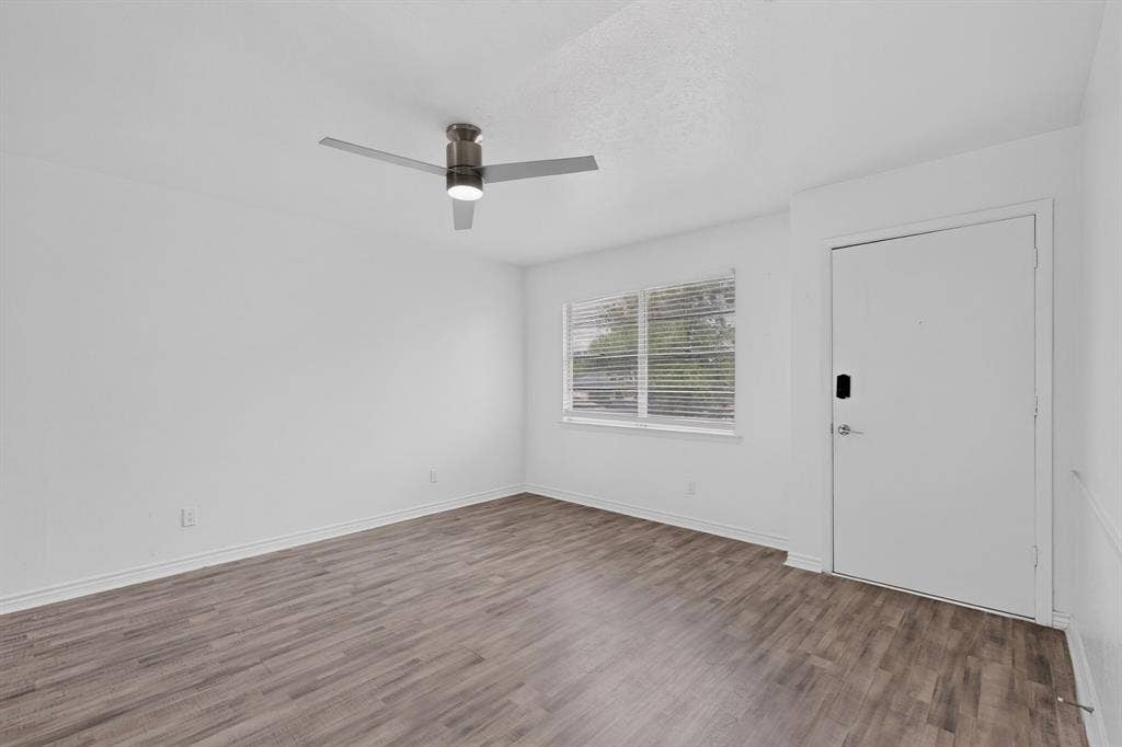 2942 Candlewick Lane, Farmers Branch, TX 75234 Living Room