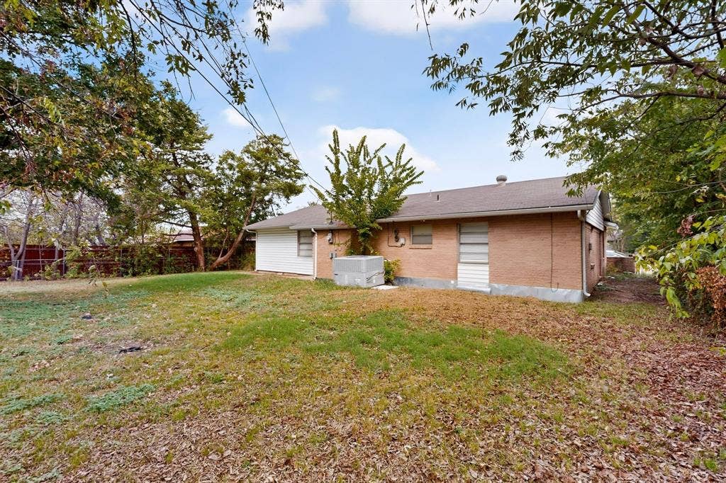 2942 Candlewick Lane, Farmers Branch, TX 75234 Back of Home
