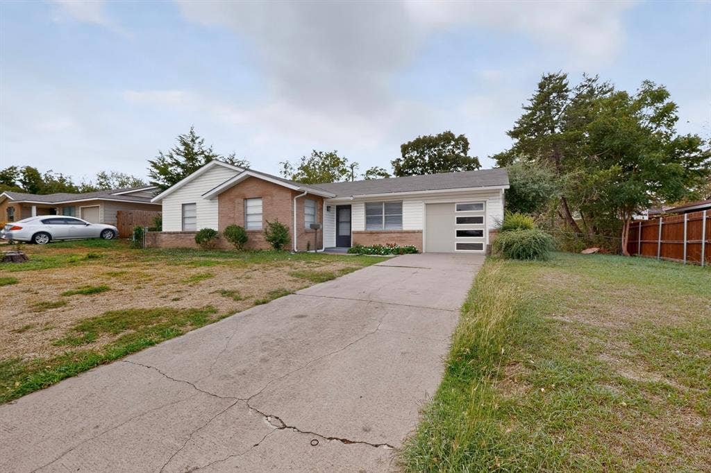 2942 Candlewick Lane, Farmers Branch, TX 75234 Front of Home