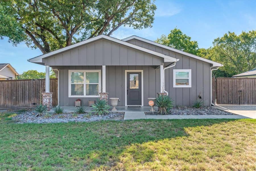 Property photo for 309 S Crockett Street, Edgewood, TX