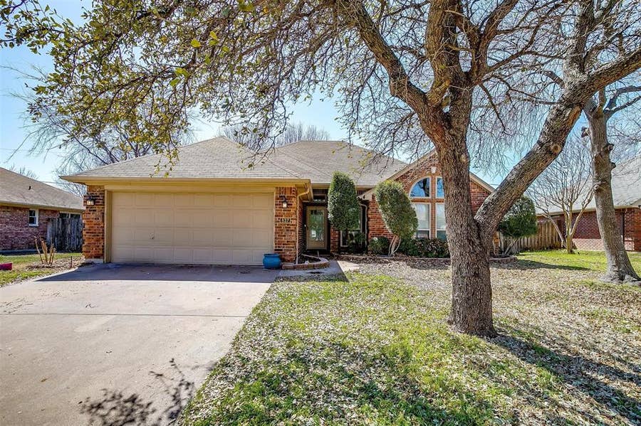 Property photo for 837 NW Park Meadow Lane, Burleson, TX