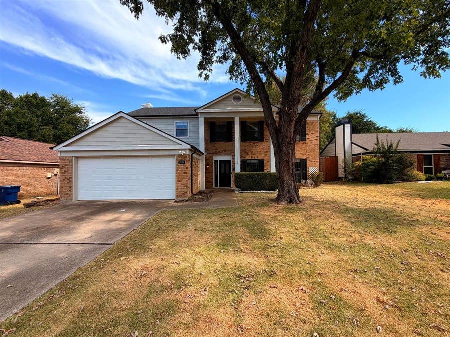 Property photo for 2226 Country Oaks Drive, Garland, TX