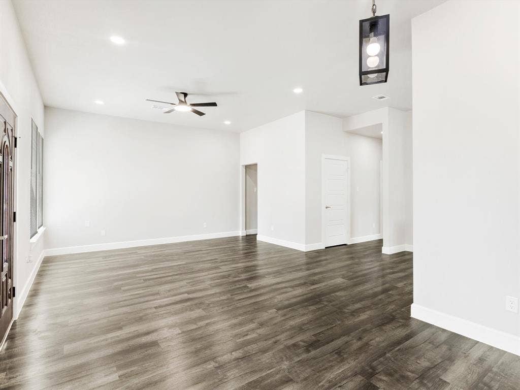 292 Harris Boulevard, Malakoff, TX 75148 Vaulted ceiling with recessed lighting, wood-finish flooring, and a modern ceiling fan