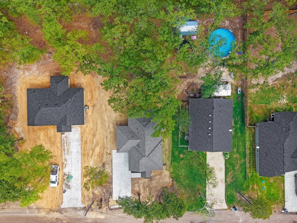 292 Harris Boulevard, Malakoff, TX 75148 Newly constructed residence featuring a dark shingle roof and a concrete driveway
