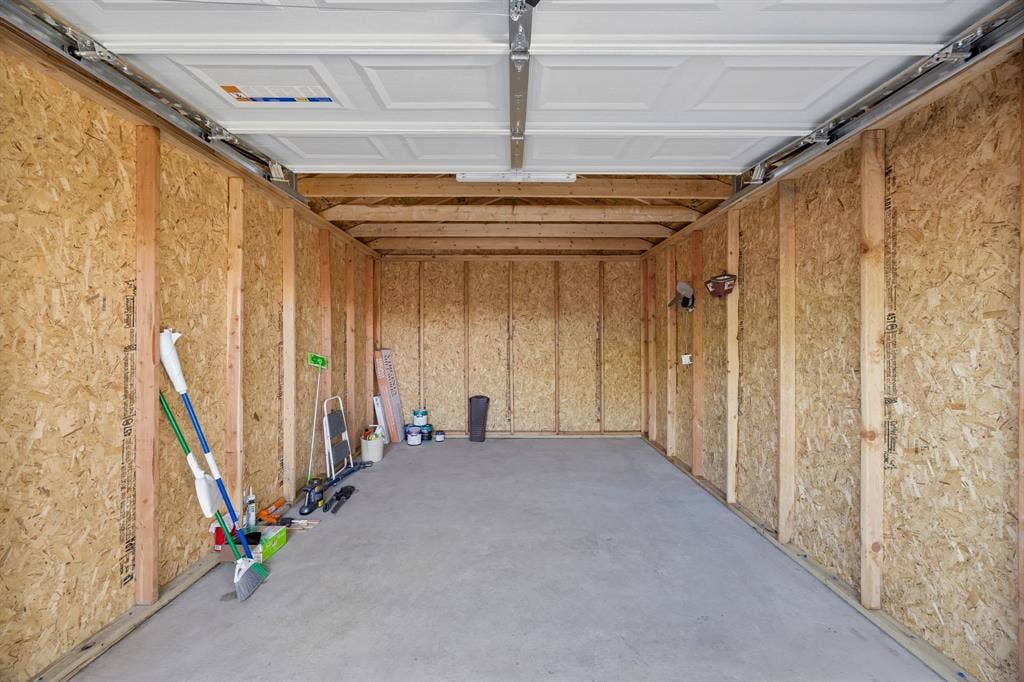 947 E Oakdale Road, Irving, TX 75060 947 E Oakdale Road, Irving, TX 75060