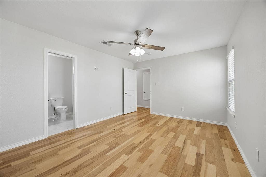 947 E Oakdale Road, Irving, TX 75060 947 E Oakdale Road, Irving, TX 75060