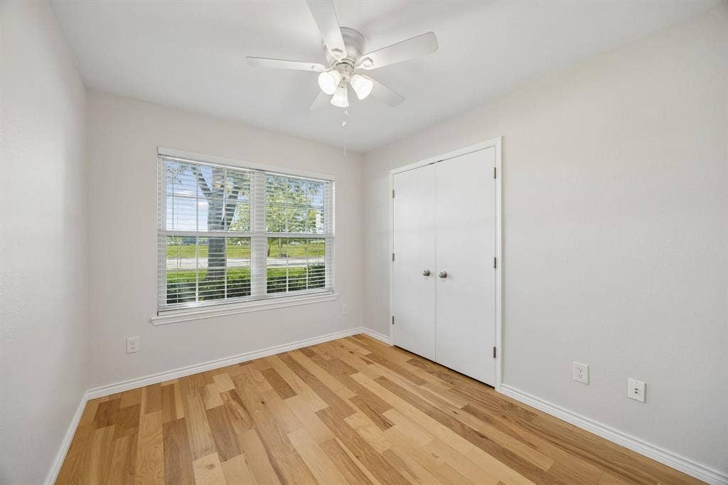 947 E Oakdale Road, Irving, TX 75060 947 E Oakdale Road, Irving, TX 75060