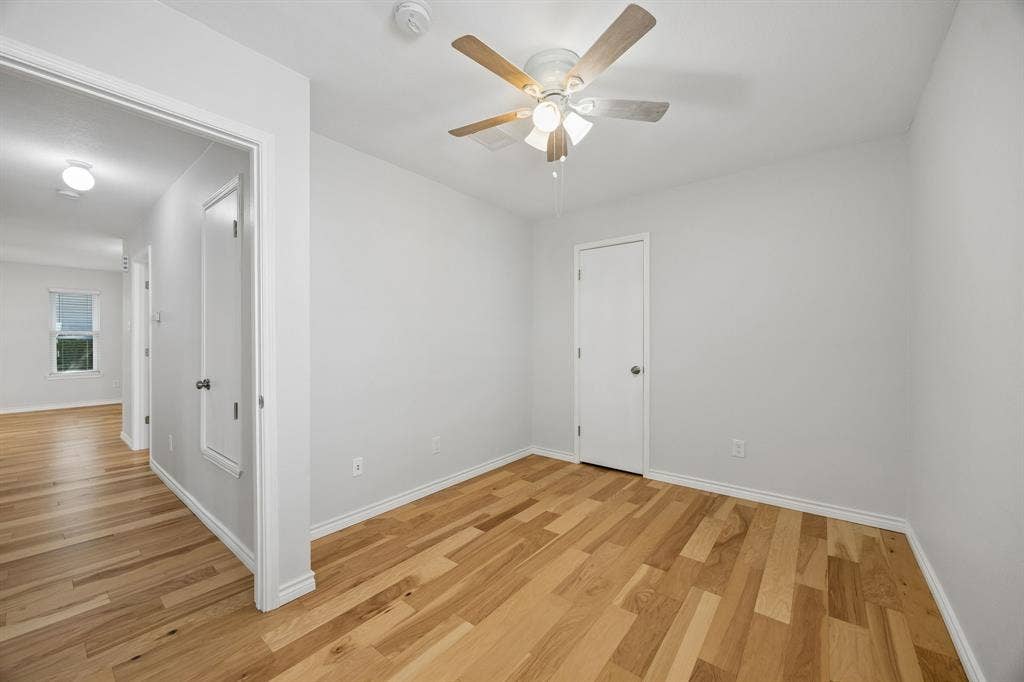 947 E Oakdale Road, Irving, TX 75060 947 E Oakdale Road, Irving, TX 75060