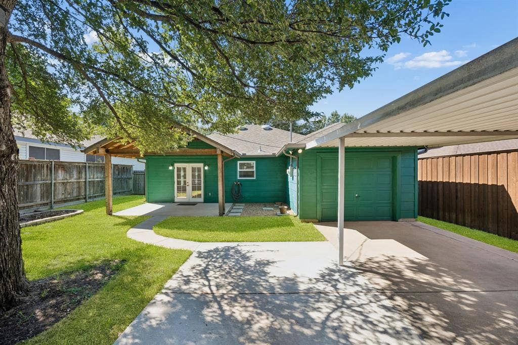 947 E Oakdale Road, Irving, TX 75060 947 E Oakdale Road, Irving, TX 75060