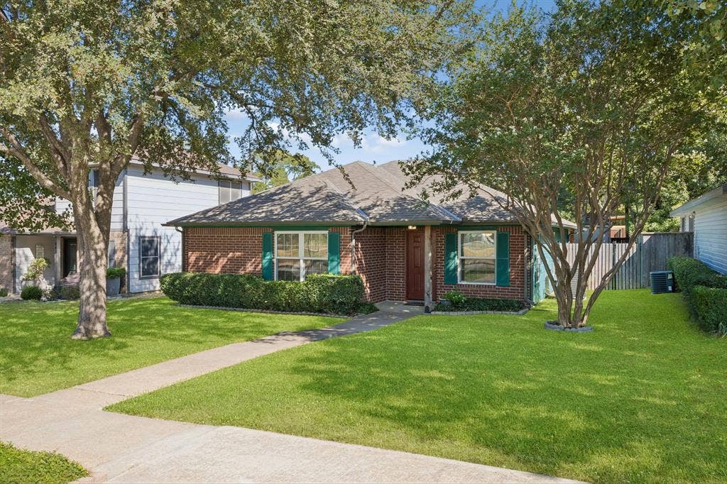 947 E Oakdale Road, Irving, TX 75060 947 E Oakdale Road, Irving, TX 75060