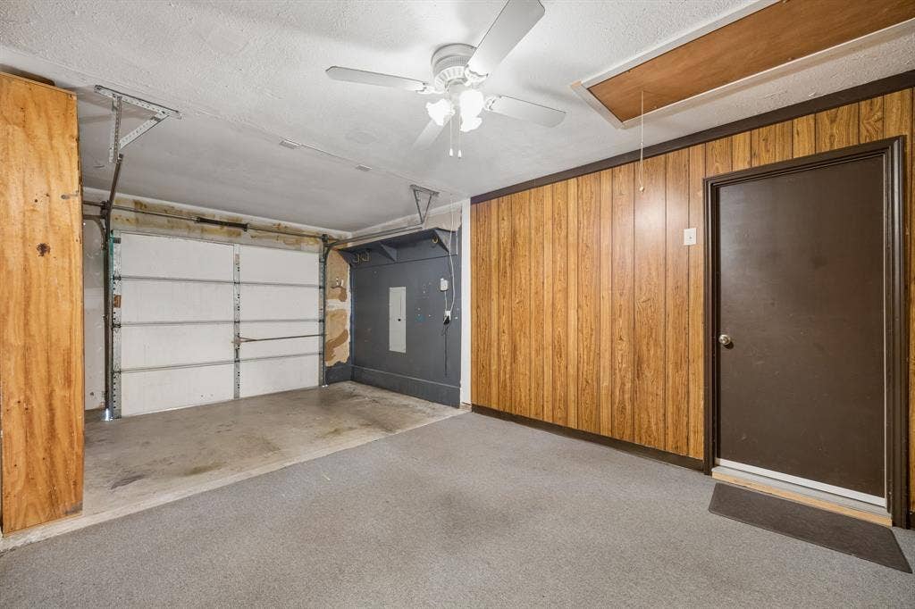 947 E Oakdale Road, Irving, TX 75060 947 E Oakdale Road, Irving, TX 75060