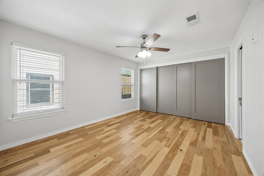 947 E Oakdale Road, Irving, TX 75060 947 E Oakdale Road, Irving, TX 75060