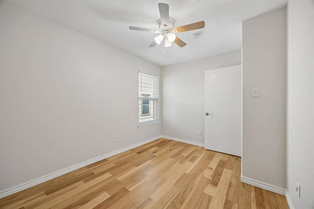 947 E Oakdale Road, Irving, TX 75060 947 E Oakdale Road, Irving, TX 75060