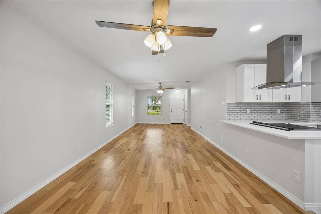 947 E Oakdale Road, Irving, TX 75060 947 E Oakdale Road, Irving, TX 75060
