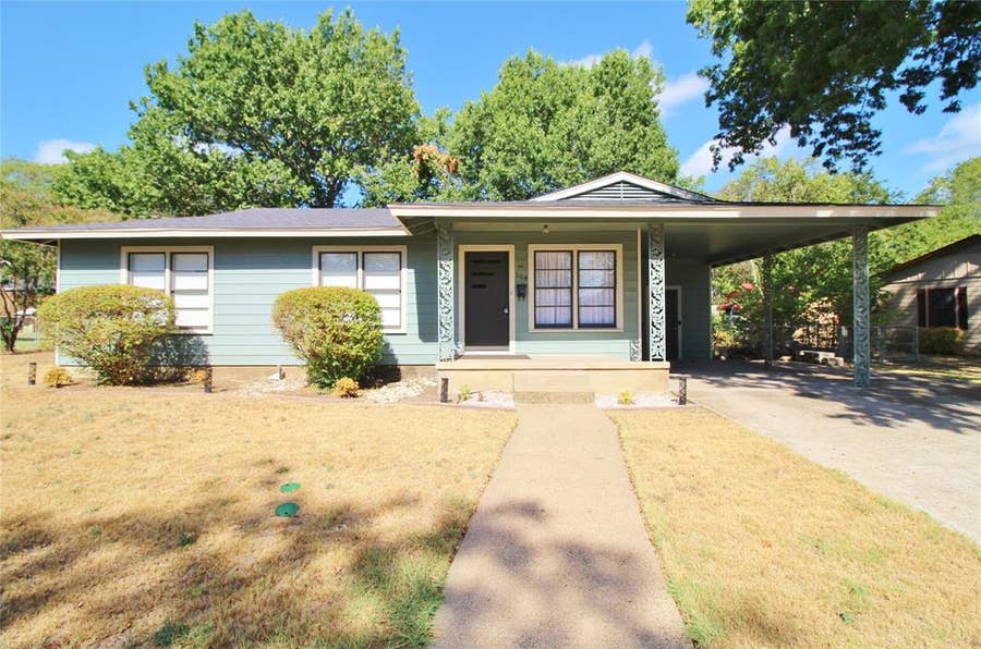 Property photo for 104 Savannah Street, Waxahachie, TX