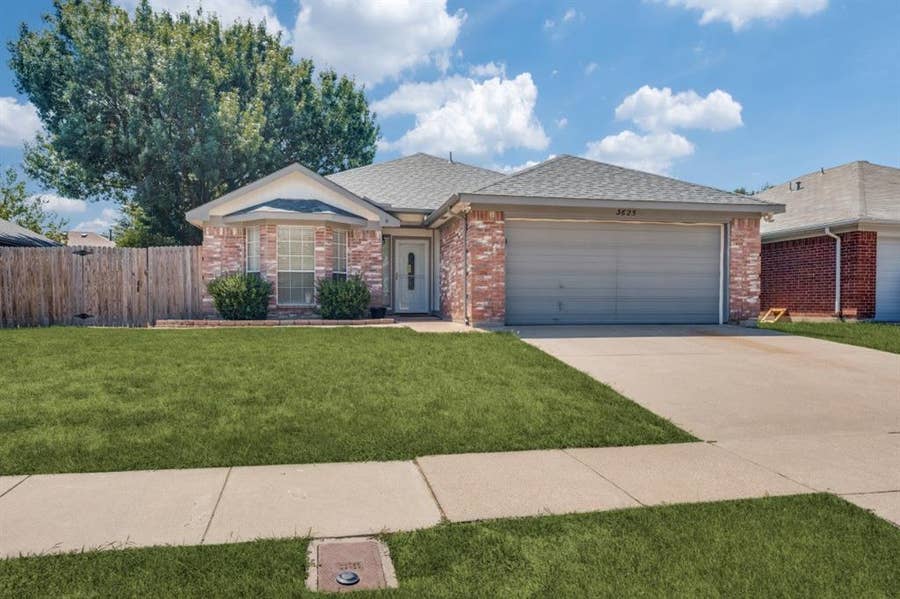 Property photo for 3625 Garden Springs Drive, Fort Worth, TX