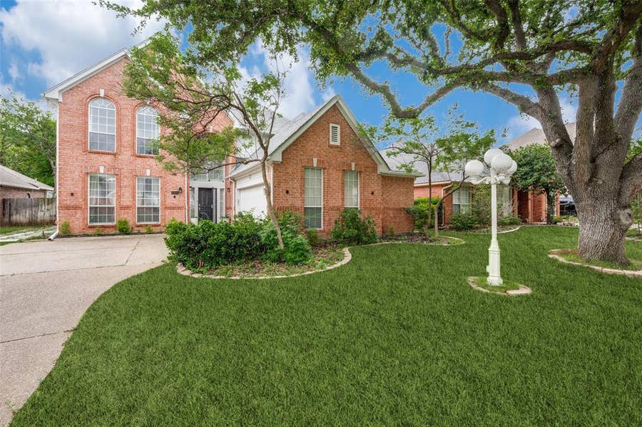 Property photo for 2106 Hunter Place Lane, Arlington, TX