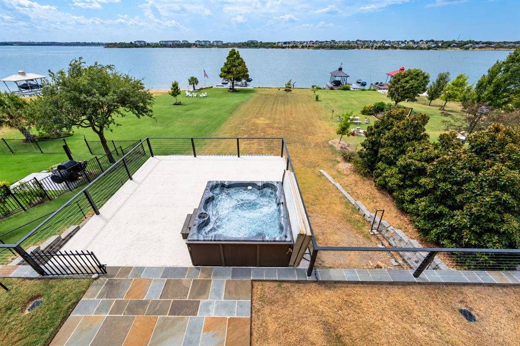 2313 Windjammer Way, Rowlett, TX 75088