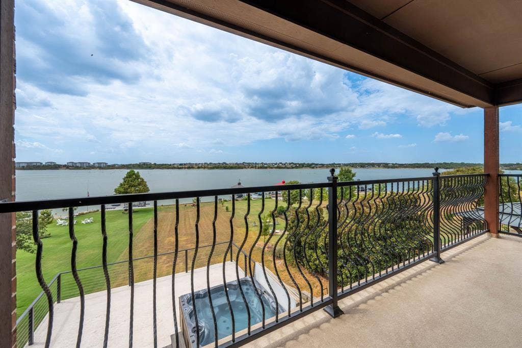 2313 Windjammer Way, Rowlett, TX 75088