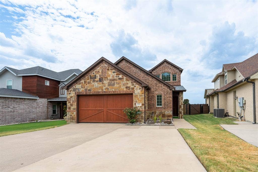 2313 Windjammer Way, Rowlett, TX 75088