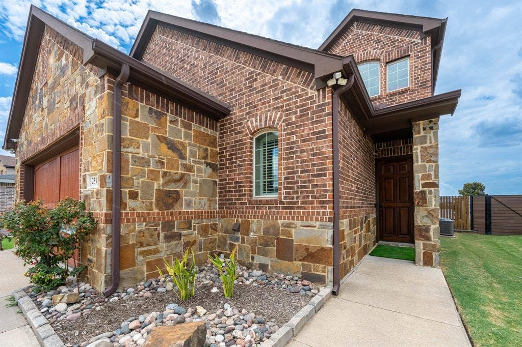 2313 Windjammer Way, Rowlett, TX 75088
