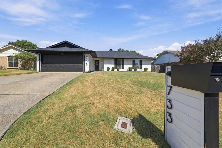 Property photo for 733 Montvale Drive, Mansfield, TX