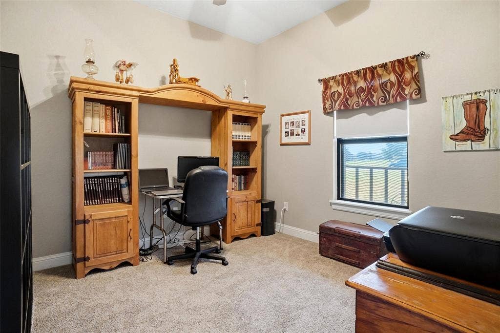This could also be used as a bedroom.