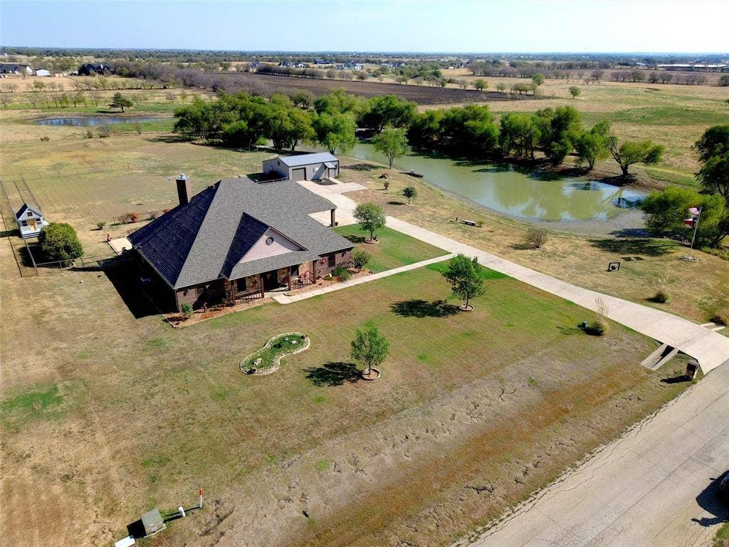 6104 High Meadows Drive, Krum, TX 76249