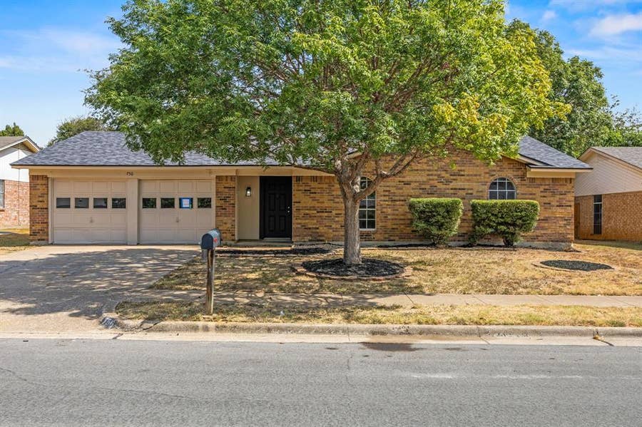 Property photo for 756 NW Charlyne Drive, Burleson, TX