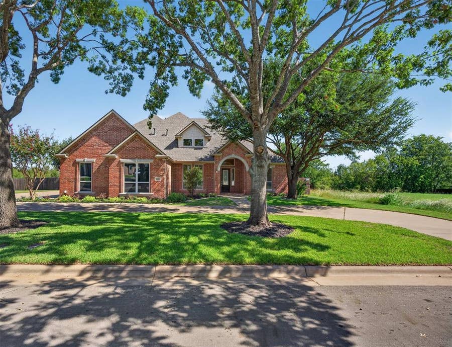 Property photo for 1601 Bent Creek Drive, Cleburne, TX
