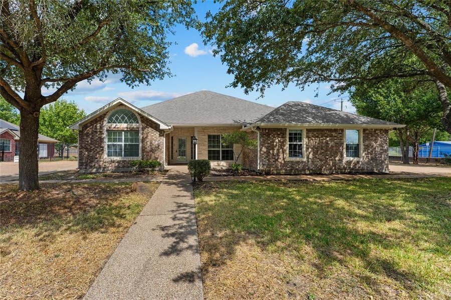 Property photo for 303 S Cedar Ridge Circle, Robinson, TX