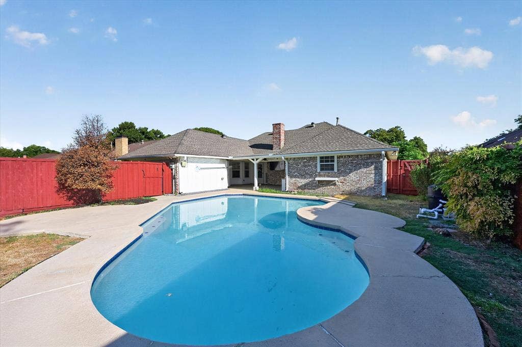 Original Photo of Pool area.